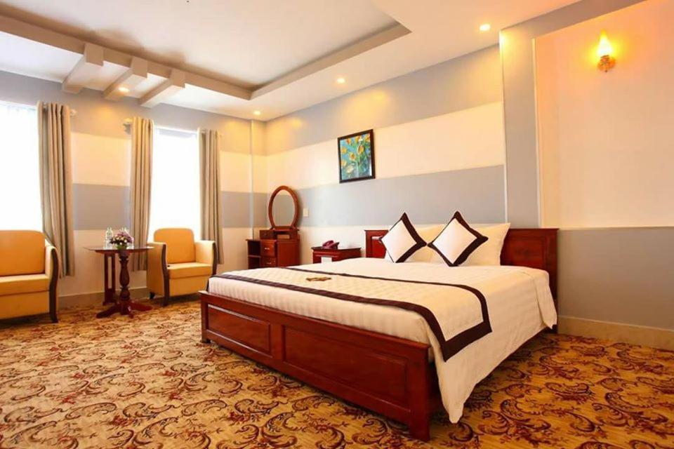Khach San Long Ty Hotel Cà Mau Екстериор снимка
